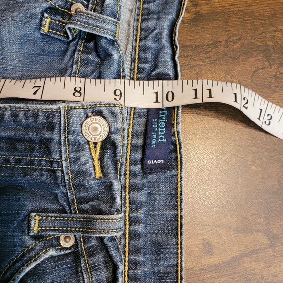 Vtg Levi's Shorts Size 32 in Mid Rise Boyfriend Cuffed Raw Hem Star Embroidered - Picture 6 of 8